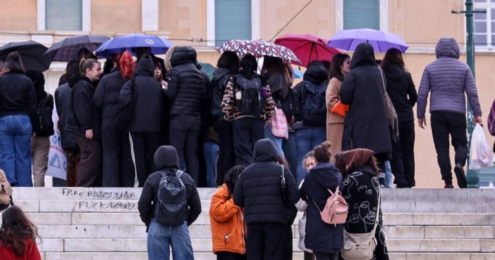 Επιδείνωση του καιρού: Έντονες καταιγίδες, θυελλώδεις άνεμοι, χειμερινές θερμοκρασίες και χιόνια στα ηπειρωτικά